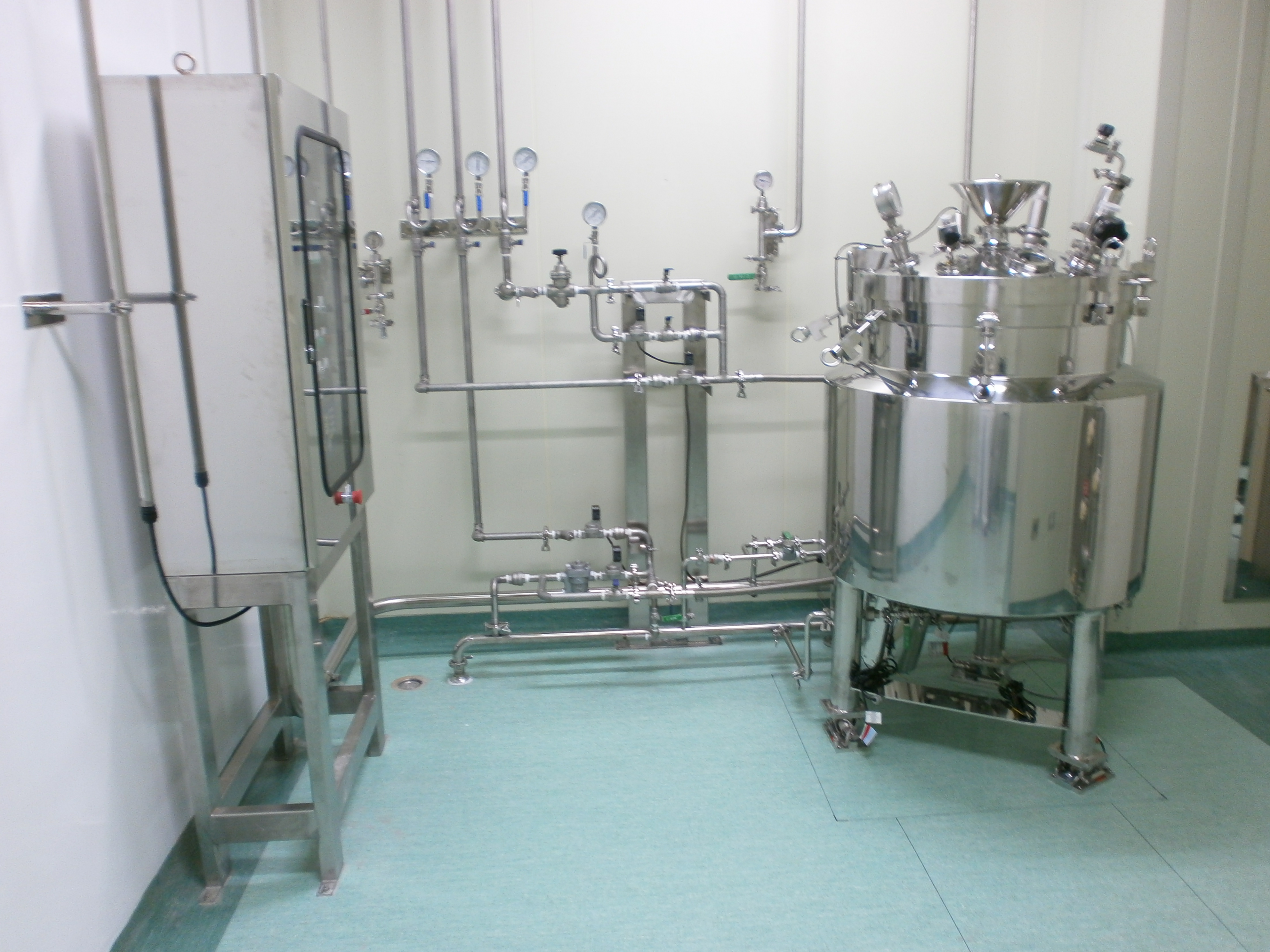 Sterile agitating tank with CIP/SIP System